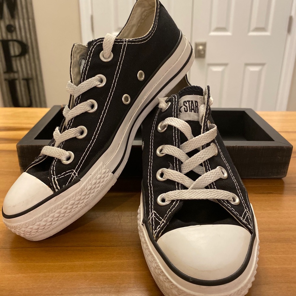 Converse All Star Low Tops - Women’s Size 6